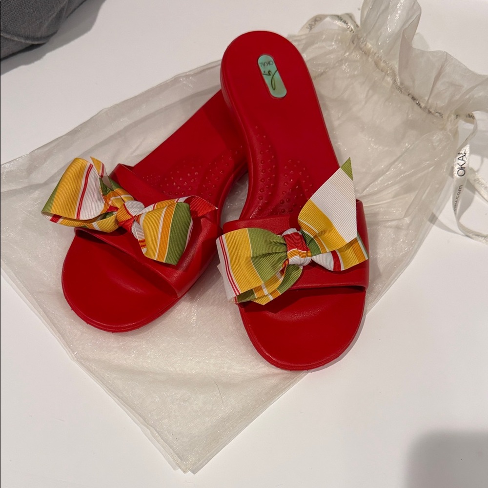 New Okabashi Red Sandals with Multicolor Bow